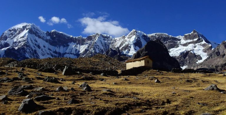 Ausangate Trek with Rainbow Mountain Tour and 7 Lakes Included